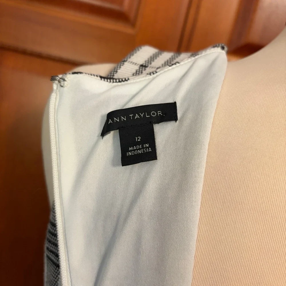 Ann Taylor Black White Plaid Sleeveless Sheath Dress Womens size 12 - Picture 8 of 9